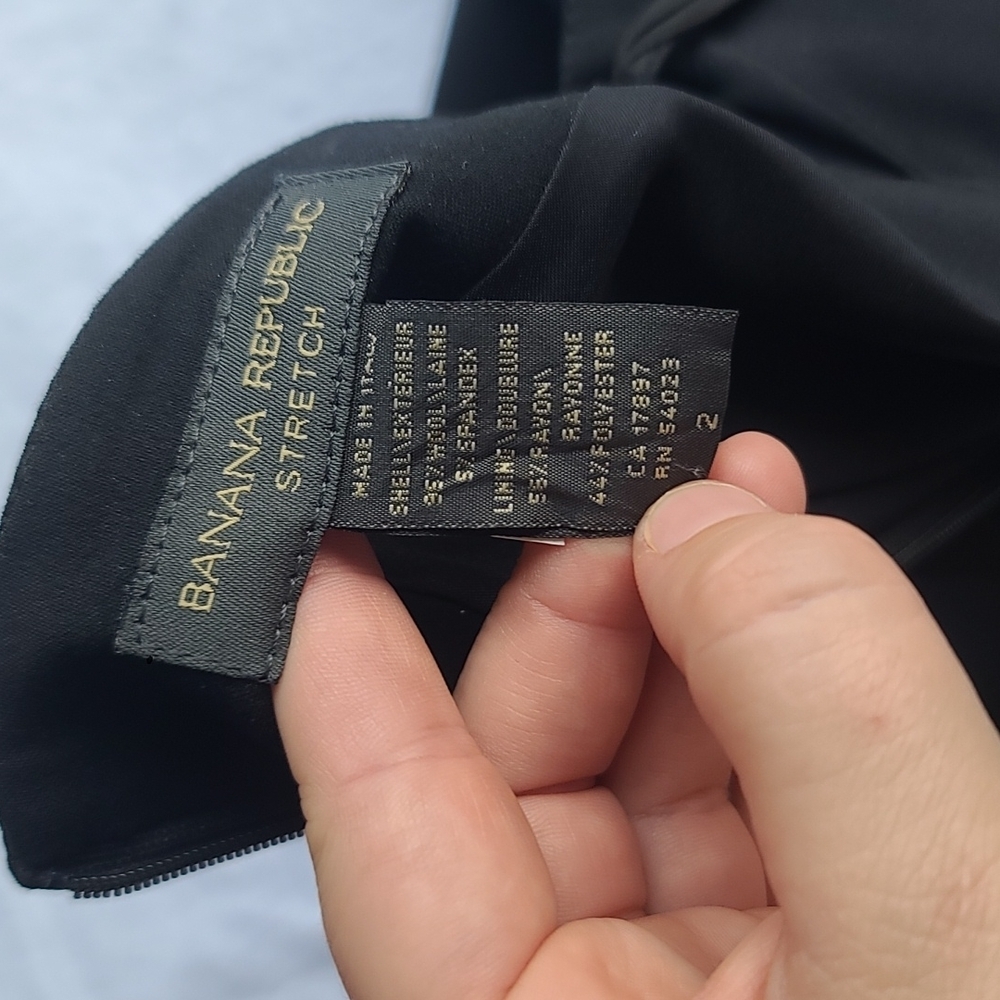 Banana Republic Black Pencil Skirt | Size 2 | Italian Wool | Stretch and Zip Up - Picture 5 of 6